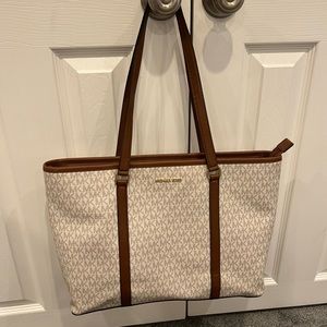 Beautiful Michael Kors Tote Bag